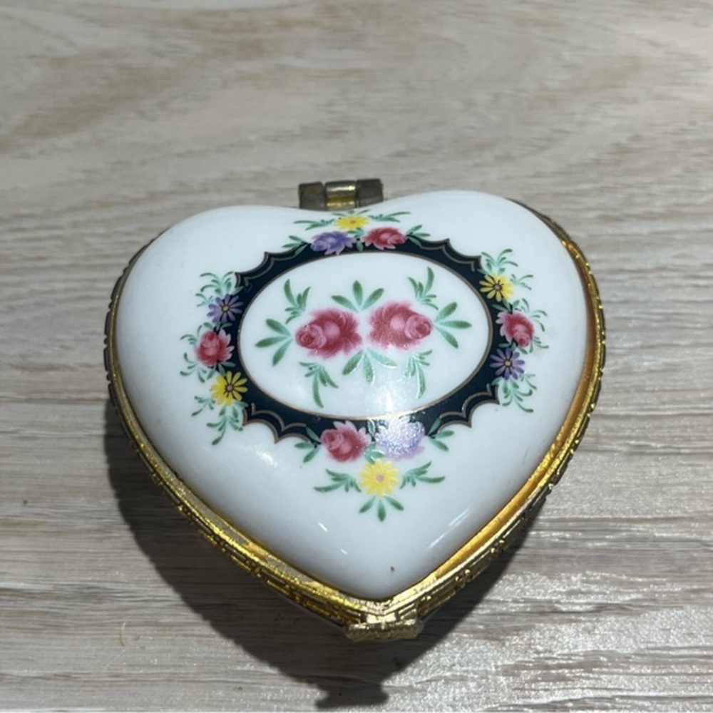 Heart trinket box